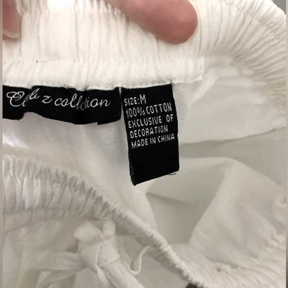 NWT~Club Z Collection White Capri Pants with Applique - Size Medium - Picture 7 of 8